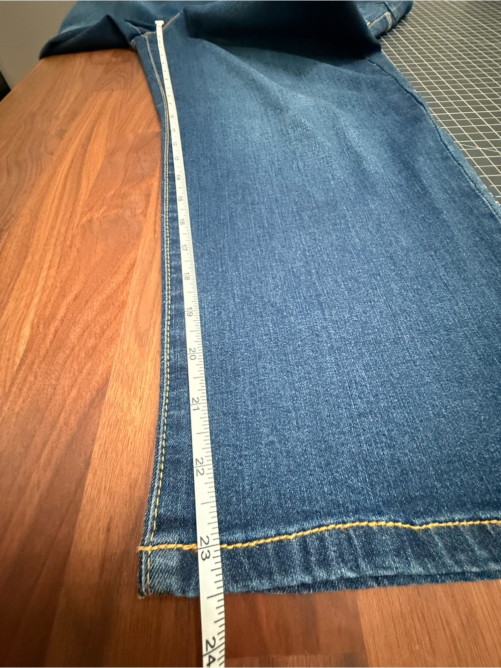 Gloria Vanderbilt Dark Blue Denim cropped jeans - Picture 9 of 9